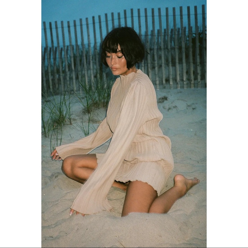 taylor lashae x NA-KD Beige Textured Dropped Sleeve Dress